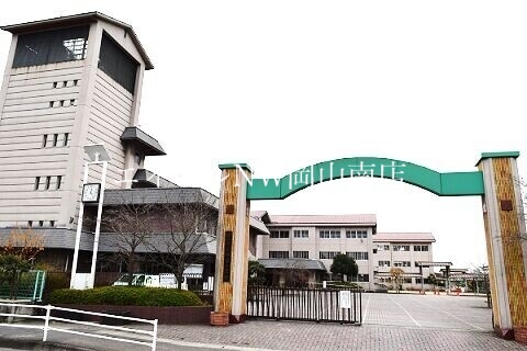 【岡山市北区田中のマンションの小学校】