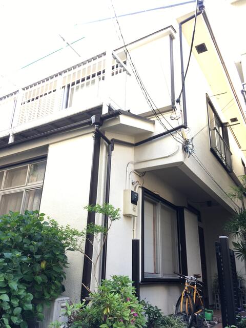 文京区本郷のアパートの建物外観
