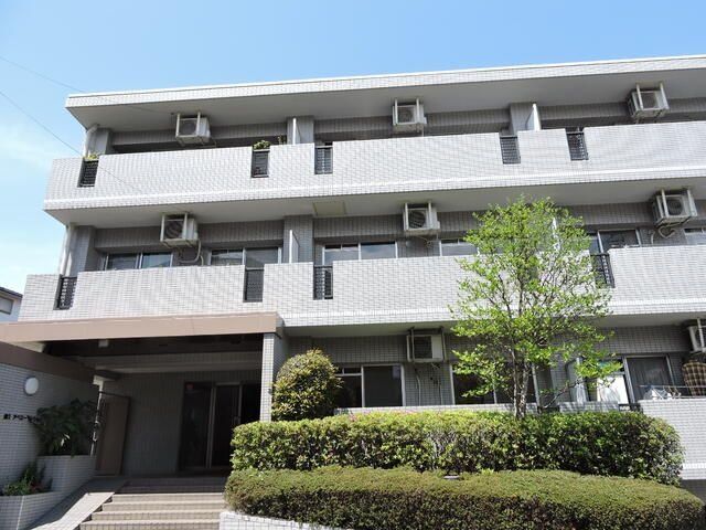 川崎市多摩区長沢のマンションの建物外観