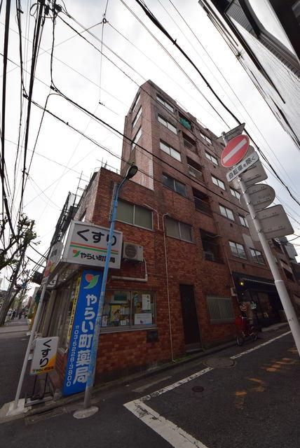 新宿区矢来町のマンションの建物外観