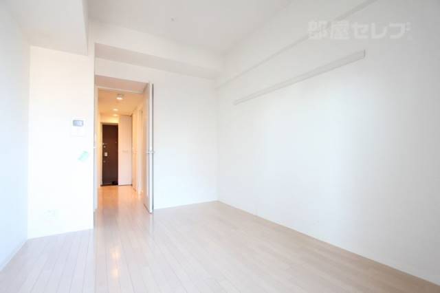 居室・リビング　６．２帖の洋間です