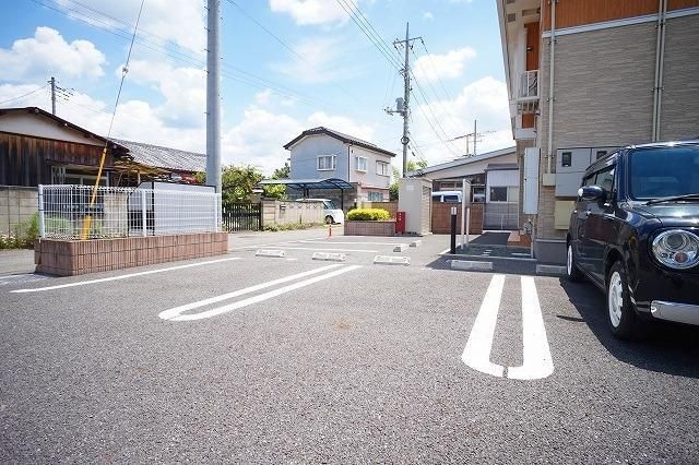 【シャン・ドゥ・ムジカＡの駐車場】