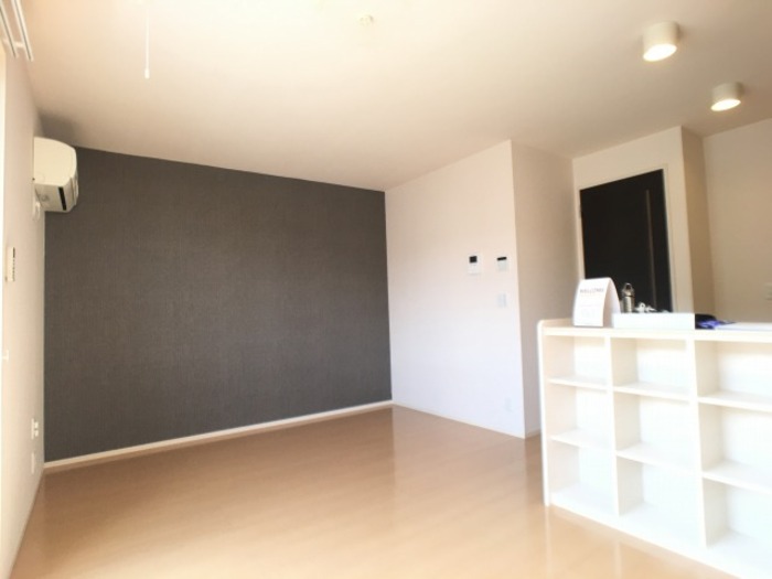 居室・リビング　約10帖のリビングです。南向きで日当たり良好！