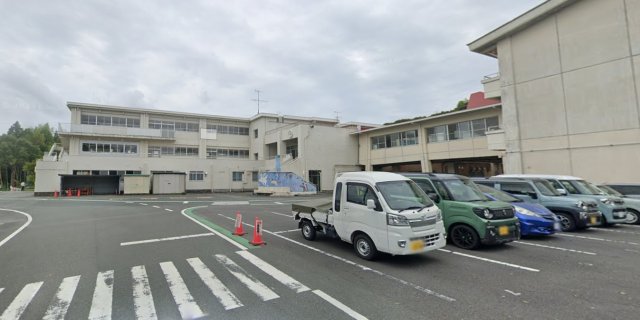 【グリーンムクヘルの小学校】