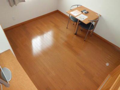 居室・リビング　美しい木目調のフローリング。