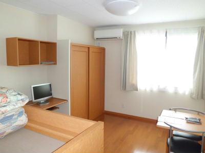 居室・リビング　家具・家電が所狭しと配置されています。