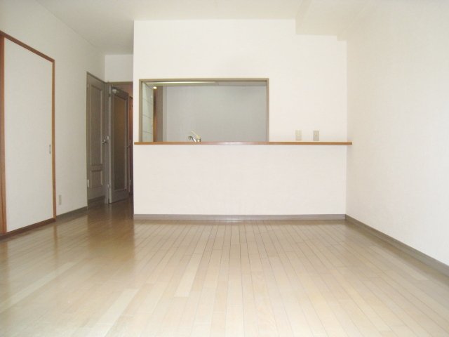 居室・リビング　写真は別号室のものです。