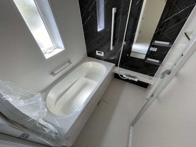 バス・シャワールーム　足をゆったり伸ばすことができます