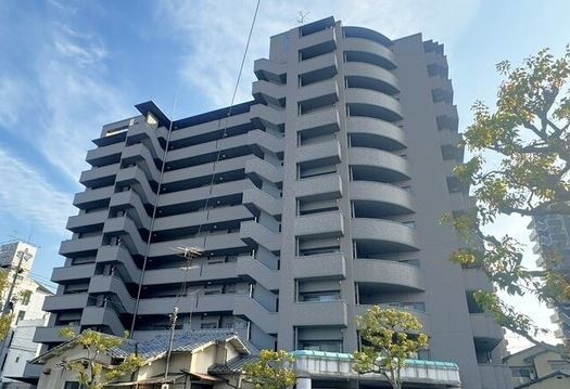 倉敷市川西町のマンションの建物外観