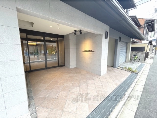 【京都市東山区三吉町のマンションのエントランス】