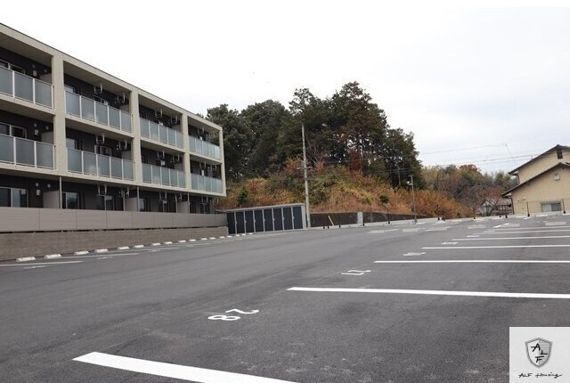 【美濃加茂市中部台のマンションの駐車場】