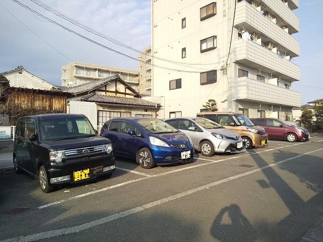 【フラワーハイツ久米の駐車場】