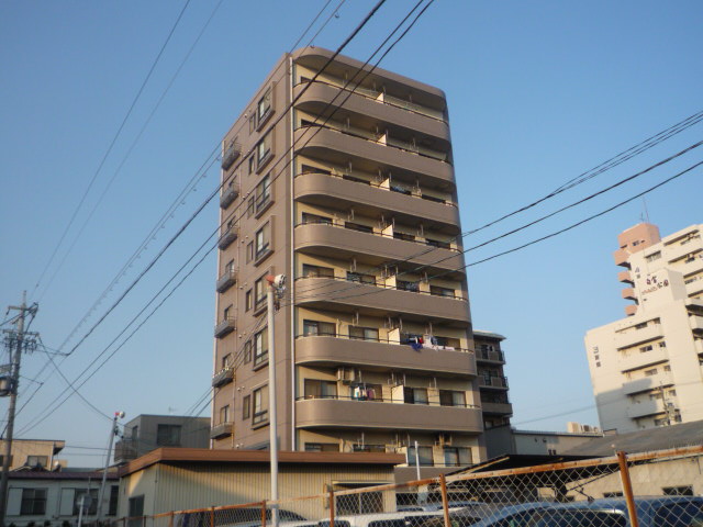 名古屋市昭和区福江のマンションの建物外観