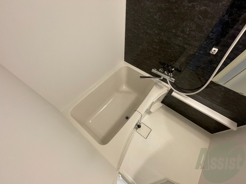 バス・シャワールーム　お風呂になります。一日の疲れを癒してくださいね。