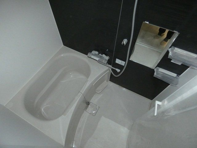 バス・シャワールーム　広めの浴室です。（浴室乾燥機付き）