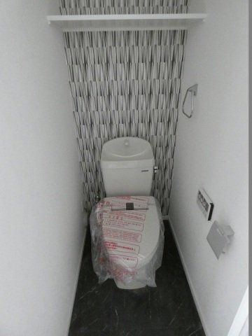 トイレ　温水洗浄便座付きのトイレです。