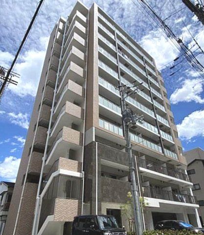 建物外観　RC造の１１階建てマンションです）