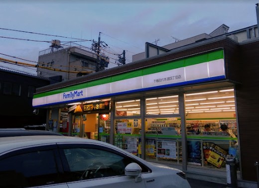 コンビニ　ファミリーマート 千種田代本通四丁目店（コンビニ）まで124m