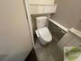 トイレ　トイレには手洗い場も付いていて便利です。