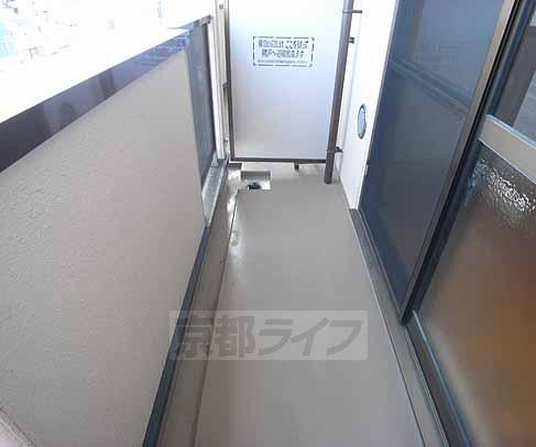 バルコニー　日当たりの良いバルコニー