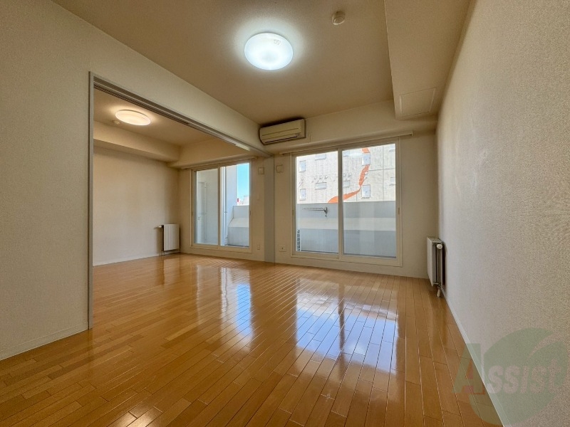 居室・リビング　広くてキレイなお部屋が広がっていて、充実した生活が送れそう。