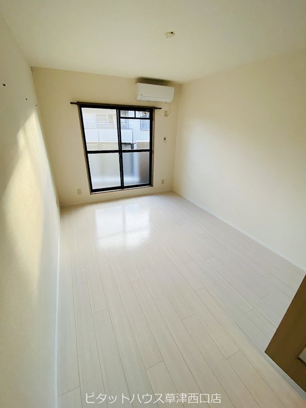 居室・リビング　洋室8帖