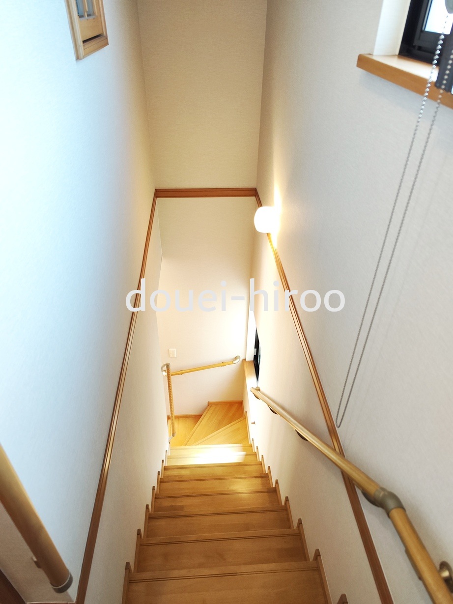 その他　手すり付きの階段です。