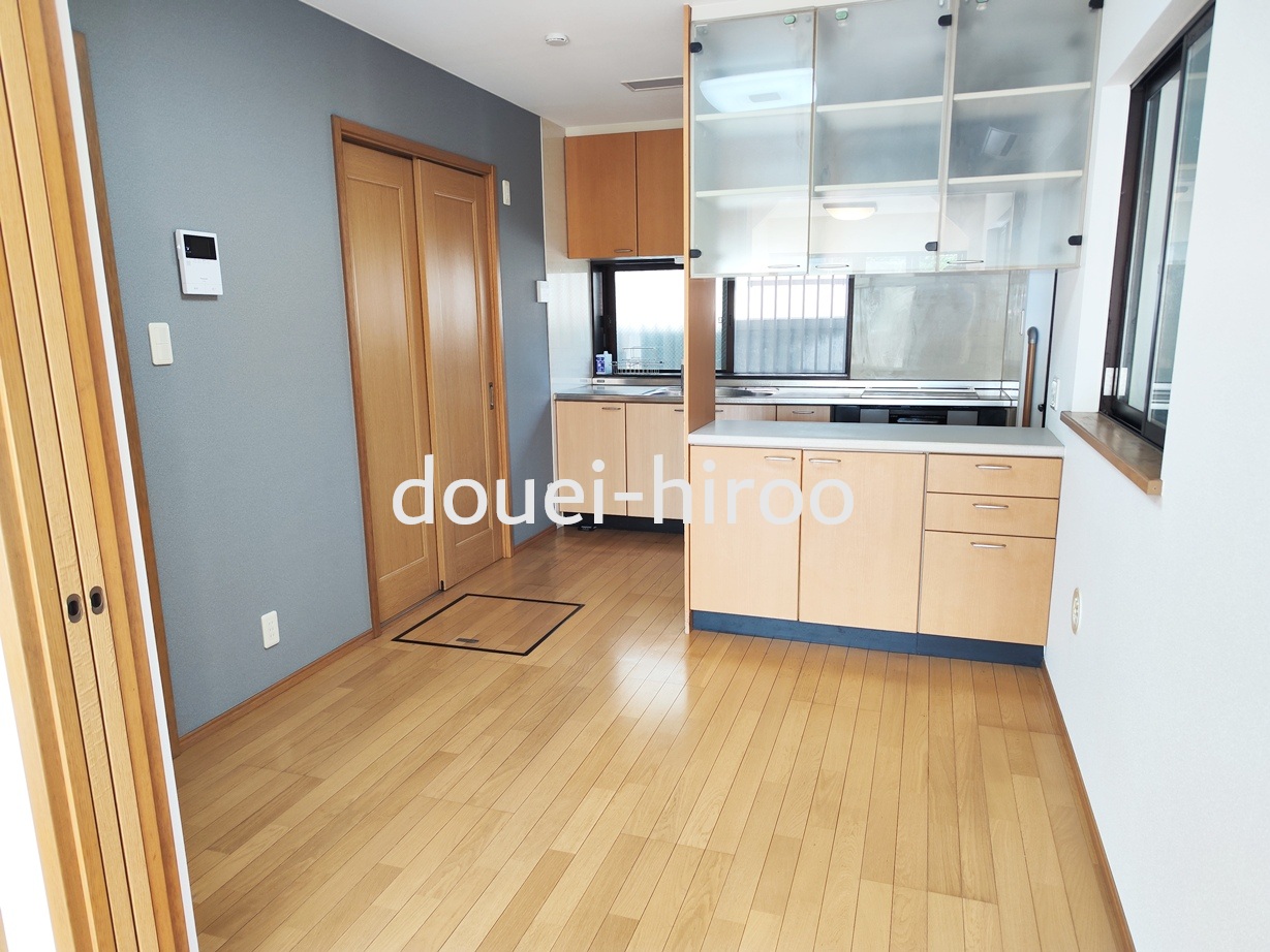 キッチン　収納スペースがしっかりあり食器や調理器具が多くても安心です。