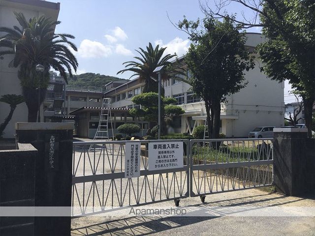 小学校　高知市立潮江東小学校（小学校）まで727m