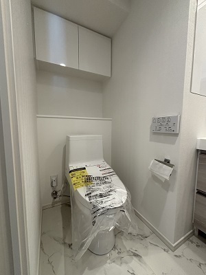 トイレ　温水洗浄暖房便座付き