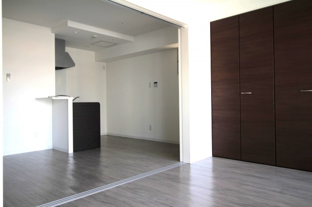 居室・リビング　※同物件別号室参考写真