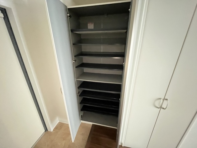 玄関　※同物件別号室参考写真