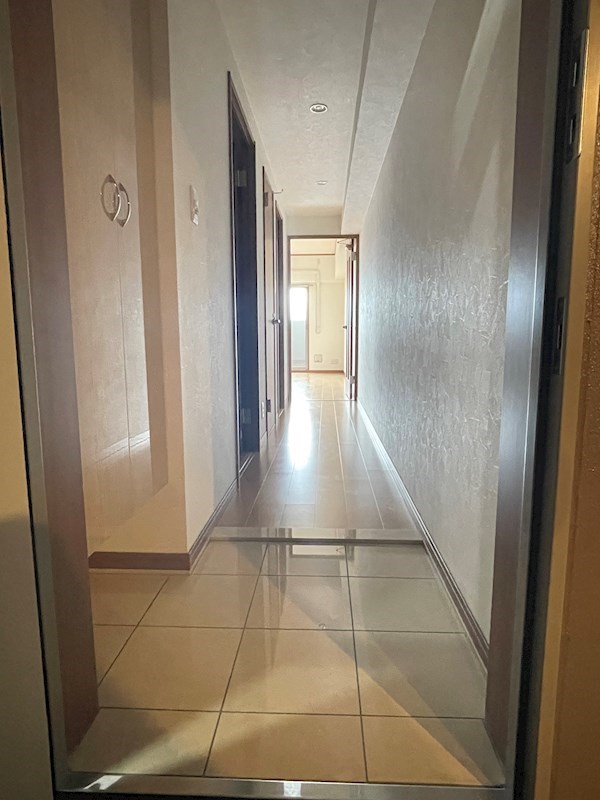 玄関　※同物件、別部屋参考写真