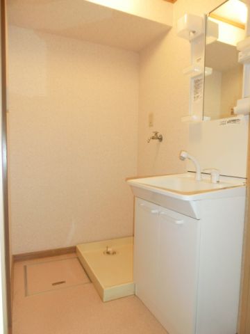 洗面設備　脱衣所・洗髪洗面化粧台完備。