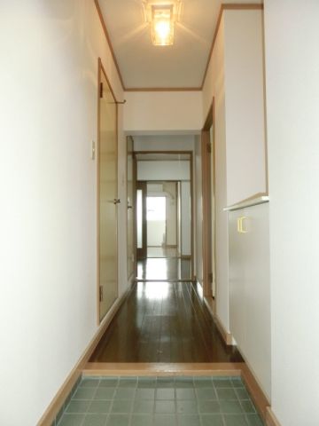 玄関　玄関入るとこんな感じ。