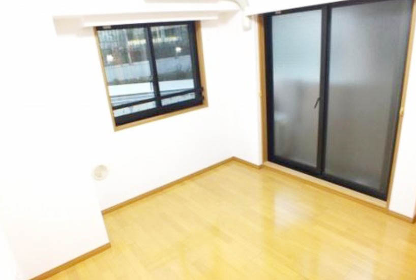 居室・リビング　★角部屋・二面採光、風通しも良好★