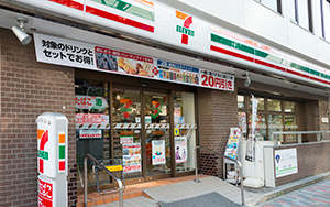 コンビニ　セブンイレブン中央区八丁堀4丁目店（コンビニ）まで142m