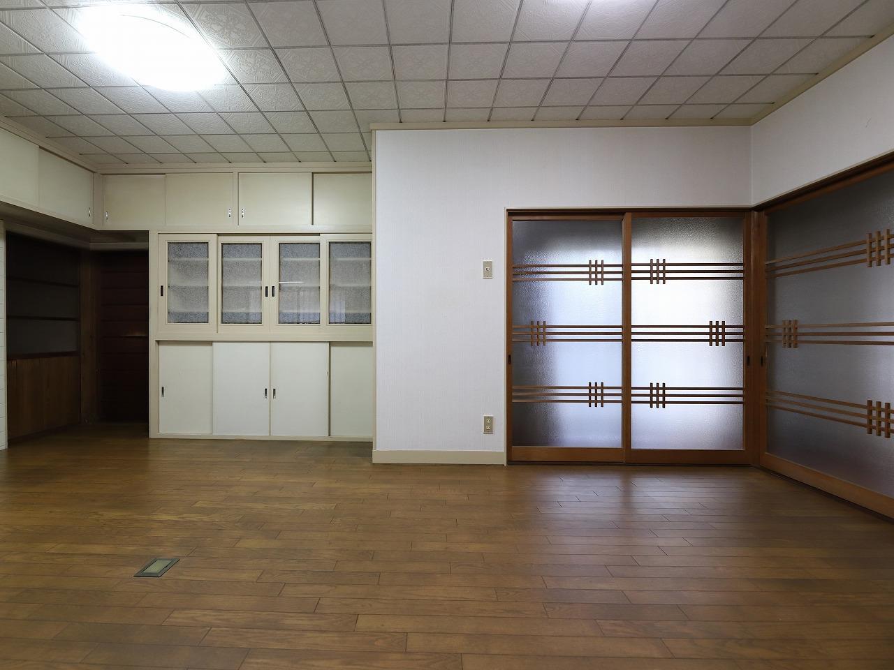 南栄町貸家の居間写真