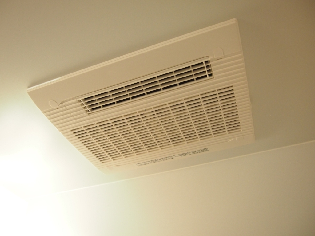 バス・シャワールーム　浴室乾燥機