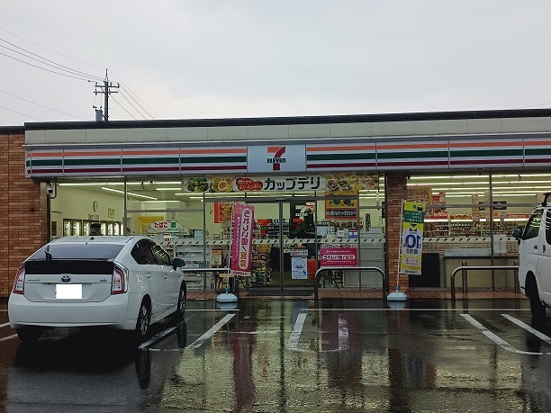 コンビニ　セブンイレブン（コンビニ）まで450m