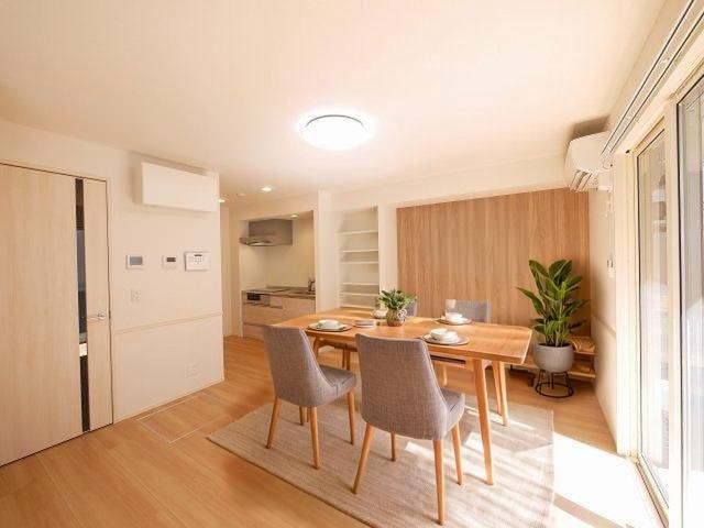 居室・リビング　CGで家具等を配置したもので家具等は含まれません