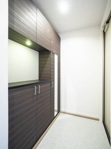 玄関　靴箱付きの玄関です。