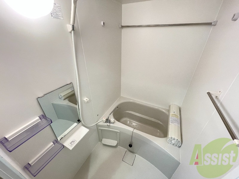 バス・シャワールーム　バスルームはシンプルです。一日の疲れを癒しましょう。