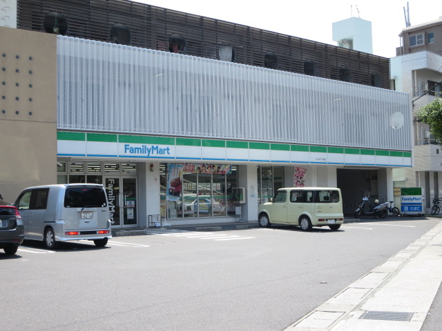 コンビニ　ファミリーマートにしだ三丁目店（コンビニ）まで145m