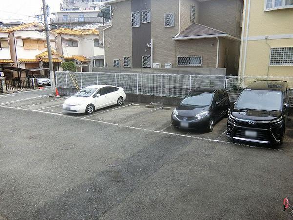駐車場　敷地内駐車場！