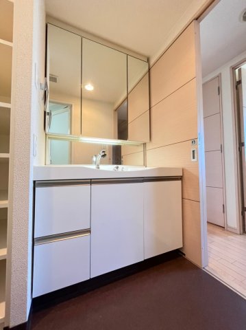 洗面設備　同物件、別部屋のお写真となります。ご参考までにご覧ください。
