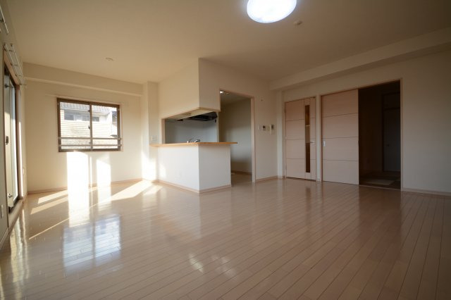 居室・リビング　同物件、別部屋のお写真となります。ご参考までにご覧ください。