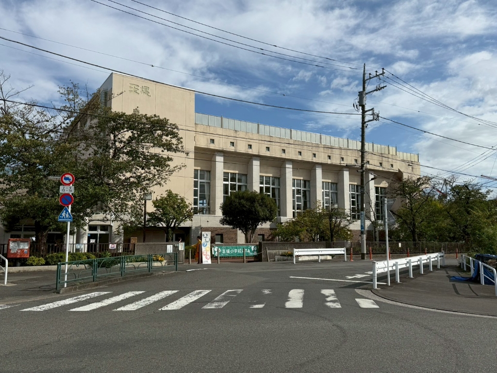 小学校　世田谷区立玉堤小学校（小学校）まで542m
