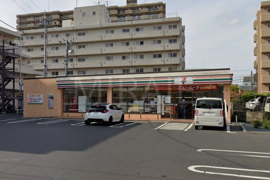 コンビニ　セブンイレブン横浜鴨居1丁目店（コンビニ）まで200m
