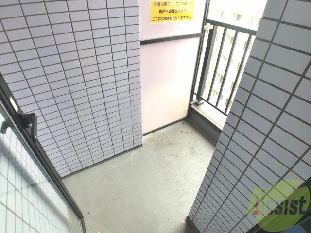 バルコニー　バルコニーはこちらです。涼むのにちょうどいいサイズ感。